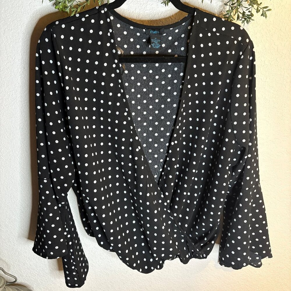 Gorgeous Rue21 polka dot top Size 1X